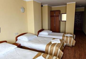 Фото номера Трехместный номер Отель Hotel Omega г. Острув-Велькопольски 2