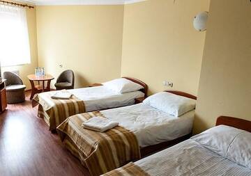 Фото номера Трехместный номер Отель Hotel Omega г. Острув-Велькопольски 5