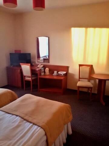 Фото номера Двухместный номер Делюкс с 2 отдельными кроватями Отель Hotel Borowianka г. Острув-Велькопольски 3