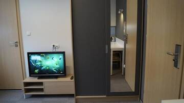 Фото номера Двухместный номер с 1 кроватью или 2 отдельными кроватями Отель Hotel Platan г. Острув-Велькопольски 17