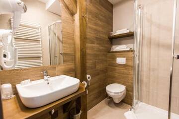 Фото номера Двухместный номер с 2 отдельными кроватями Отель Hotel Górecznik г. Острув-Велькопольски 16