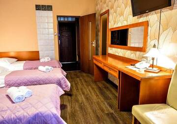 Фото номера Трехместный номер Отель Hotel Polonia г. Острув-Велькопольски 4
